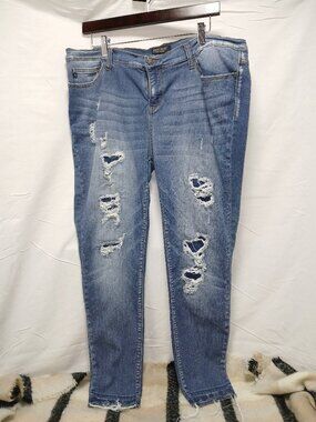 Judy Blue Distressed Jeans | Medium Wash | Stretch Denim